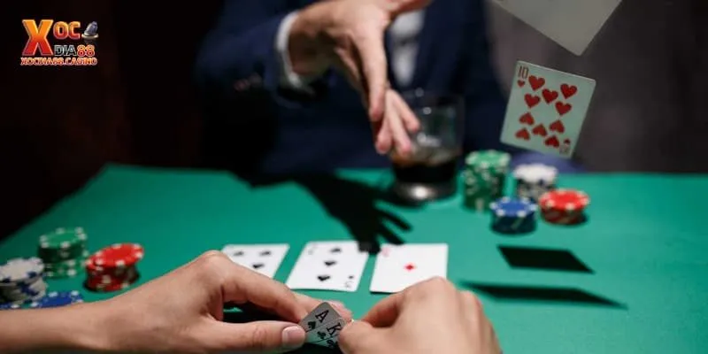 Bluff trong poker là gì?Nó có phải là một vũ khí lợi hại hay không?