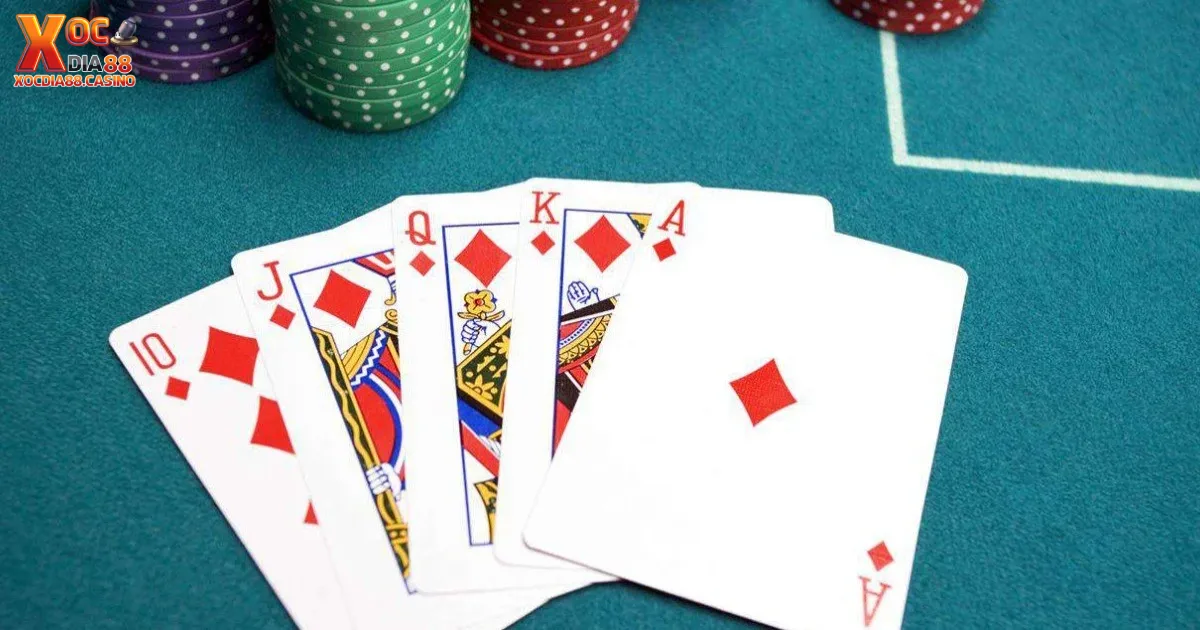 Quy trình chia bài trong Texas Hold’em & Omaha Poker