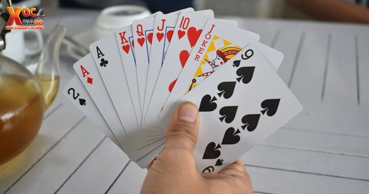 Khi nào nên giữ bài lớn để chiếm ưu thế?